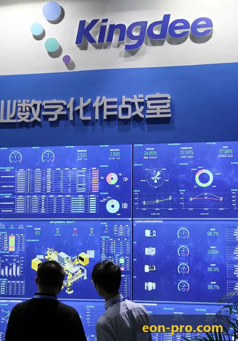 J9娱乐生成的极光夜景动态镜头